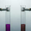 Im Neutralen oder Basischen hingegen wird violettes Permanganat zu unlöslichem, braunen Mangan(IV)-oxid (Braunstein) reduziert. 