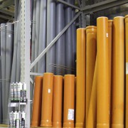 Durch die Optimierung unterschiedlicher Eigenschaften kann PVC zu verschiedenen Werkstoffen verarbeitet werden. 