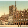 Die Hansestadt Stralsund mit Rathaus und Hansehäusern. 