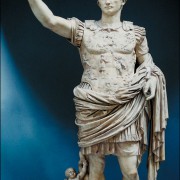 Panzerstatue des AUGUSTUS, um 19 v. Chr.;Marmor mit Farbresten; Rom, Vatikanische Sammlungen 
