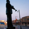 Statue von WILLIAM CHRISTOPHER HANDY (1873–1958) in Memphis:HANDY schrieb den ersten Vaudeville Blues (auch „klassischer Blues“) überhaupt – den „Memphis Blues“ (1912). 