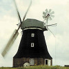 Eine betriebfähige Windmühle befindet sich in Stove an der Ostseeküste in Mecklenburg-Vorpommern 